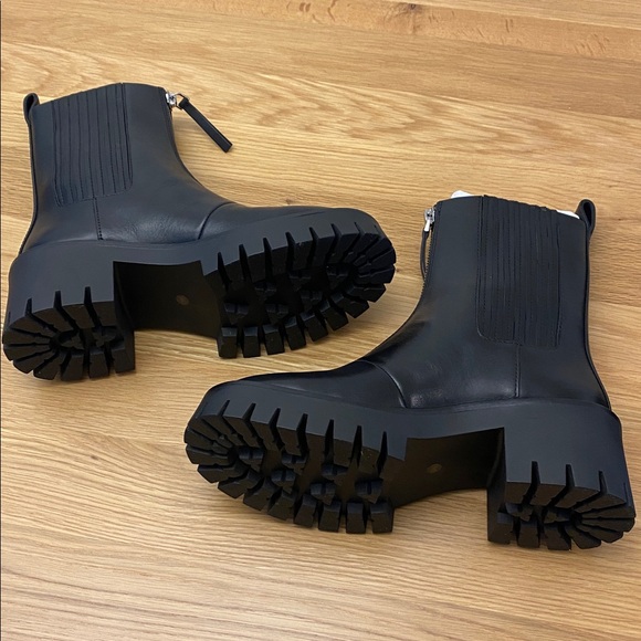 New in Box Loeffler Randall size 9 Trixie Black Zip Front Lug Boot - Picture 7 of 9